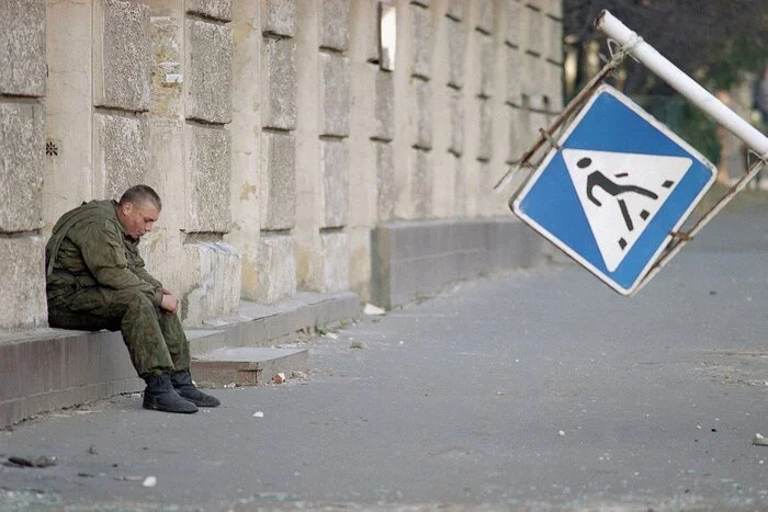 Военнослужащий пропрезидентских сил в Москве, 4 октября 1993