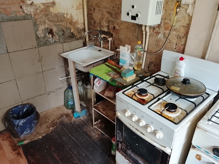 Мне особенно нравится доска, которая подпирает раковину.