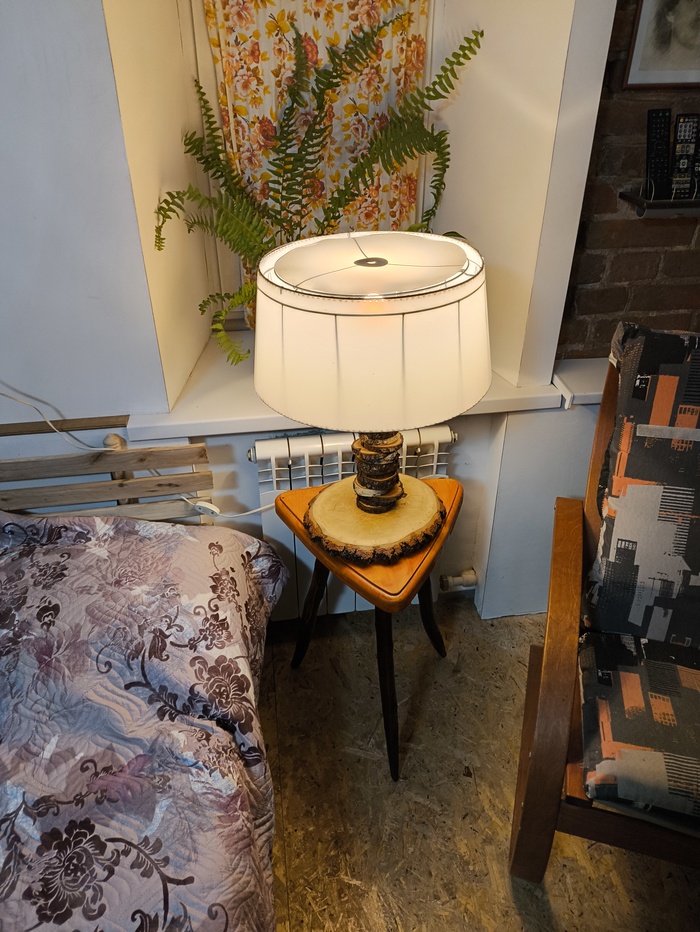 Настольная лампа.