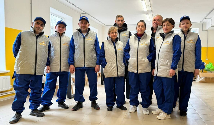 Всего нас 25 человек. Основной состав стабильный. 