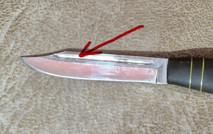 Дол на ноже, который некоторые ошибочно называют страшным словом "кровосток"