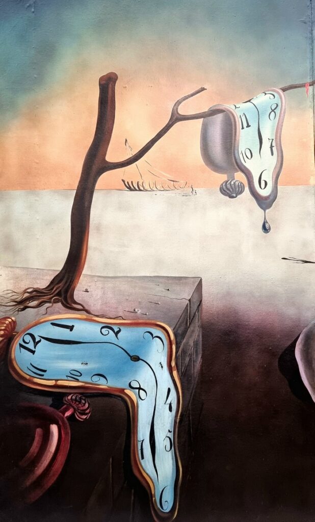 В художественной галерее Хиросимы можно увидеть оригинал картины Сальвадора Дали «Сон Венеры»