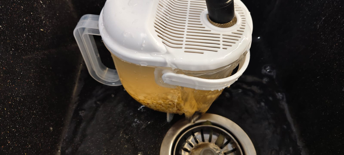 В рисомойке промываю горох