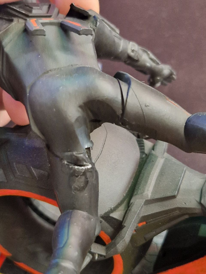 А еще чуть позже вытекло что из модели через новые дырки