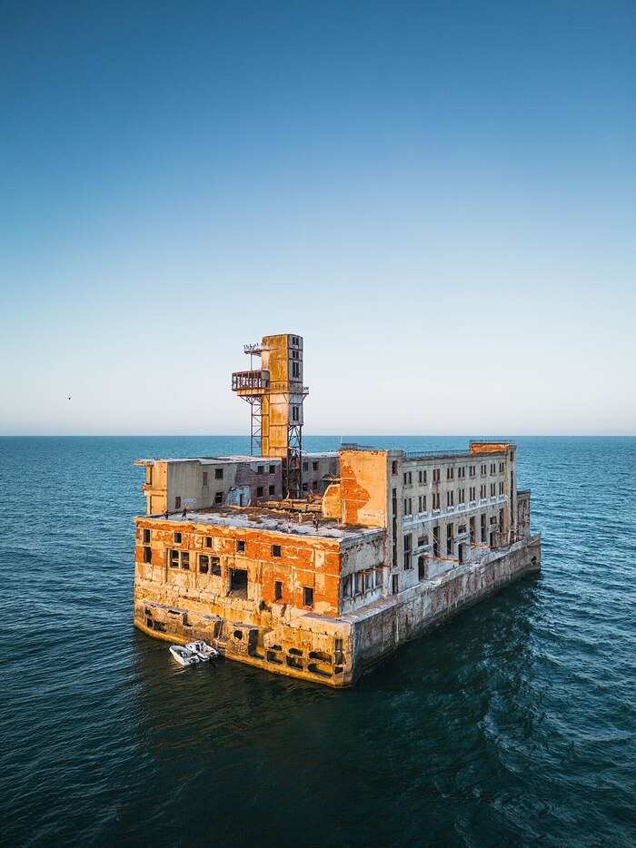 Заброшенный 8-й цех завода «Дагдизель», республика Дагестан