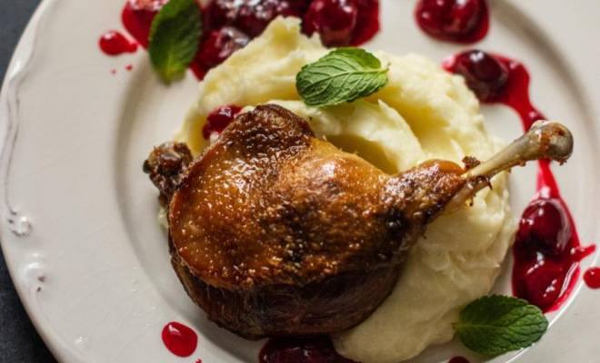 УТКА ВО ФРУКТОВО - МЕДОВОМ СОУСЕ