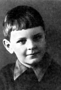 Юрий Яковлев в детстве Юрий Яковлев в детстве