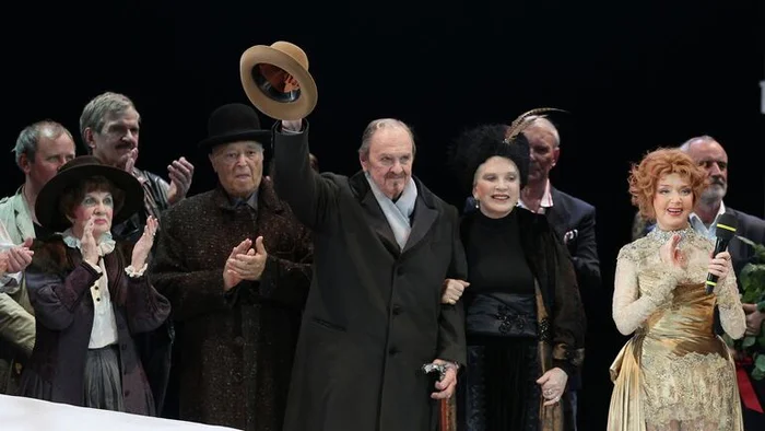 Юрий Яковлев после спектакля «Пристань» Юрий Яковлев после спектакля «Пристань»