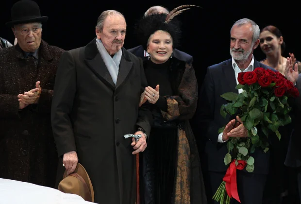 Юрий Яковлев после спектакля «Пристань» Юрий Яковлев после спектакля «Пристань»