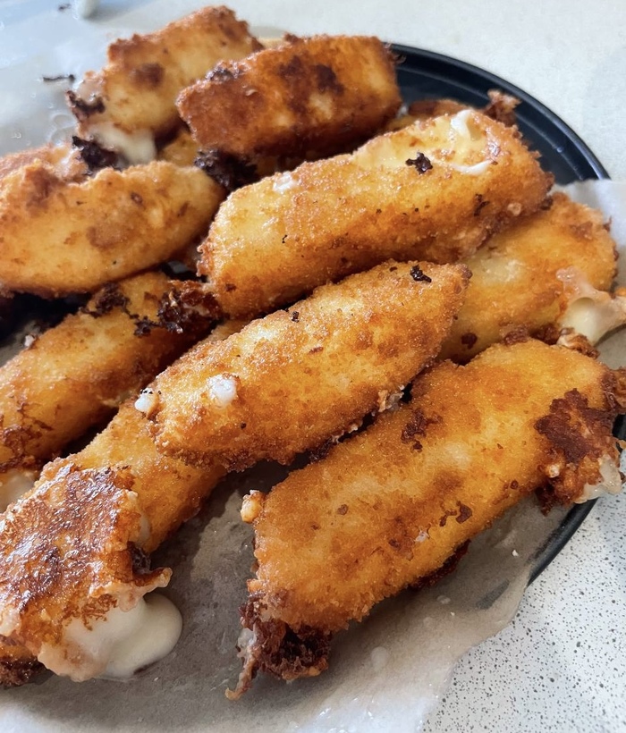 СЫРНЫЕ ПАЛОЧКИ В ПАНИРОВКЕ ИЗ СУЛУГУНИ