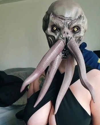 Маска на Хеллоуин