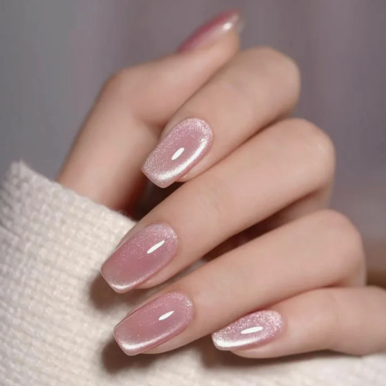 “Ногти барби”, “Кошачий глаз”, “Нейл-арт”, естественность и минимализм... интересные идеи маникюра для разных форм ногтей на осень 2025 года