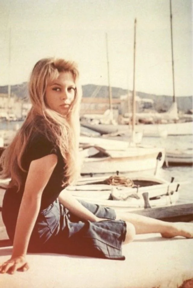 Brigitte Bardot on the set of And God Created Woman, 1956 - Series Cinema, Brigitte Bardot, Past, Old photo, Actors and actresses, Celebrities, 1956, Photos from filming, Historical photo, Retro, Longpost