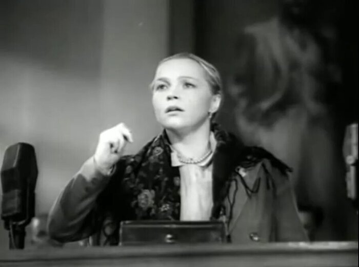 “Вот стою я перед вами, простая русская баба…” Из какого это фильма?