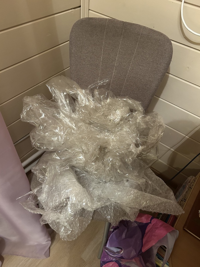 Вкрутил экономку на 11 ват теплого света.