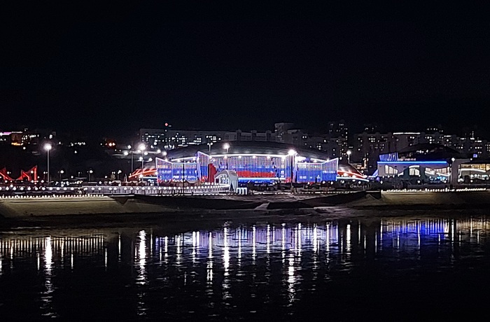    &lt;&lt;     ,       &gt;&gt;     