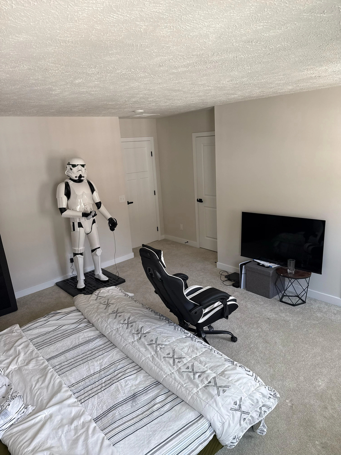 Если вам некуда положить геймпад и наушники