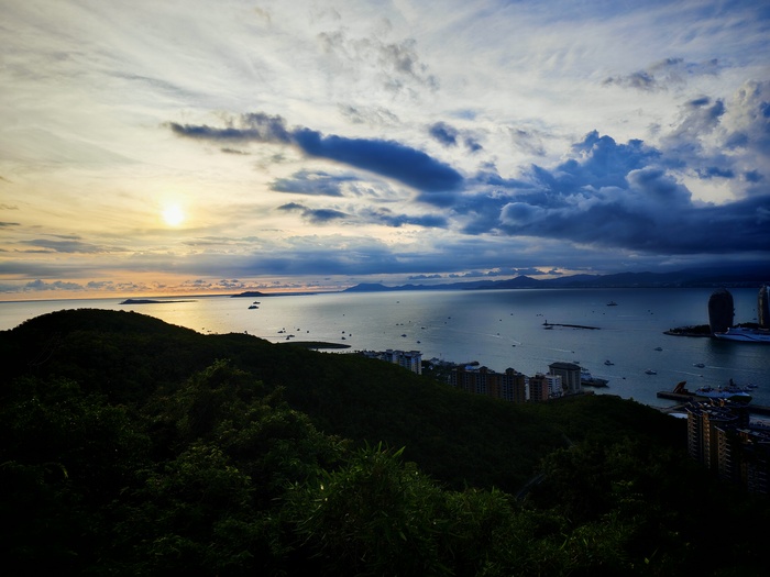 Закат. Вид из парка Олень повернул голову