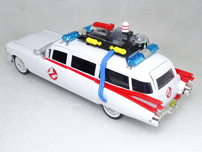 Рис. 4. Модель автомобиля Cadillac Miller-Meteor (Ecto-1) из к/ф «Охотники за привидениями» в масштабе 1:24