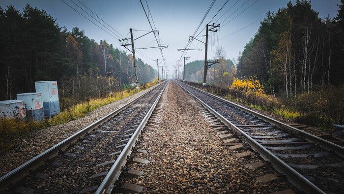 Не знаю почему, но всегда привлекали ж\д пути и поезда. Есть в этом что-то.