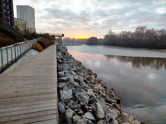 Ответ на пост «Просто хочу поделиться фотографией, которую у себя нашел а архиве»