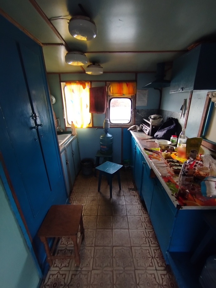 .  .  ,   .  ,    - .    .