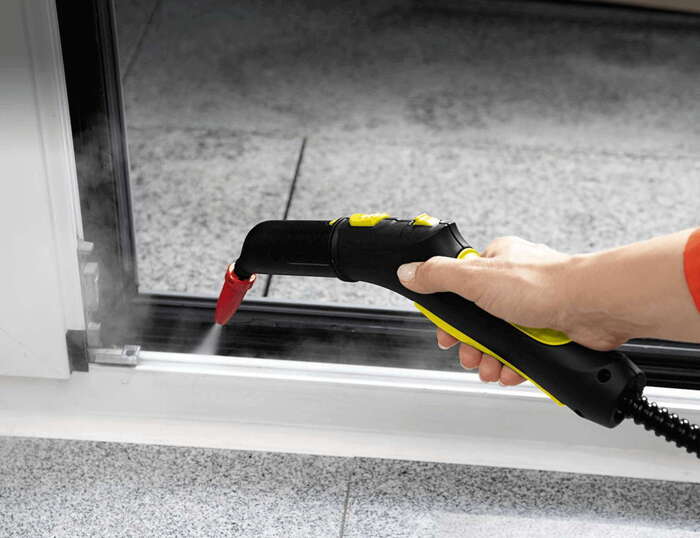 Можно прожаривать щели и швы, чтобы убивать клопов и их яйца