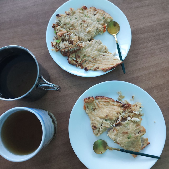 Творожная запеканка с курагой и изюмом — нежно, ароматно и без грамма мёда.