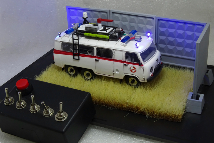 Рис. 15. Модели УАЗ-452К на службе у Охотников за привидениями в СССР с горящими синими фонарями на крыше (4 шт.)