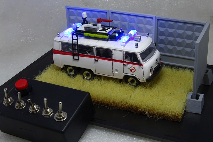 Рис. 16. Модели УАЗ-452К на службе у Охотников за привидениями в СССР с мигающими синими проблесковыми маячками на крыше (4 шт.)