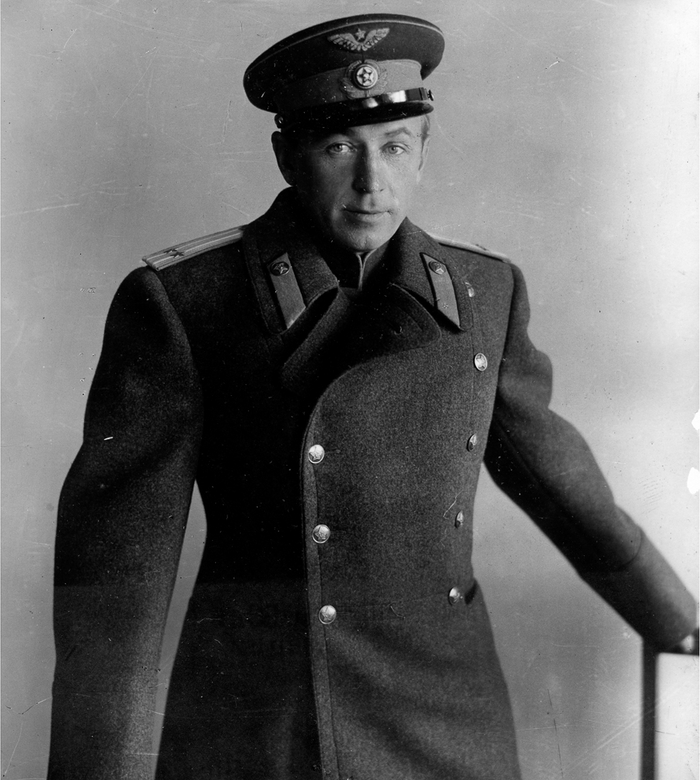 Инженер-подполковник Кочетков А.Г. Начальник Отдела испытаний истребительных самолетов. Герой Советского Союза