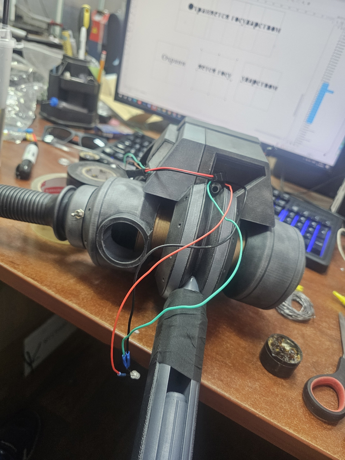 тут сильно борщенул с длиной проводов, пришлось их обрезать.