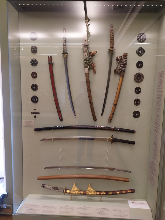 Куда поползëт ронин? Конечно в Японский зал поглазеть на мечи.)))