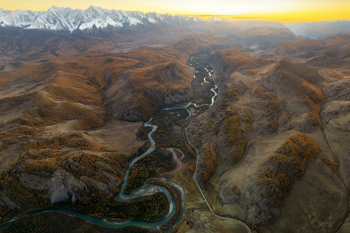 Камера: L2D-20c Выдержка: 1/15 sec Диафрагма: f/2.8 Чувствительность: ISO 100 Фокусное расстояние: 12.29 mmОбъектив: 24.0 mm f/2.8 GPS: 50.2369871 N, 87.8270493 E