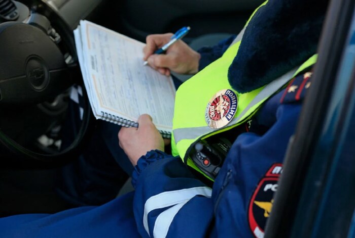 "Предъявите права без обложки! Отказываетесь? Арест на 15 суток!": разъясняю о последствиях