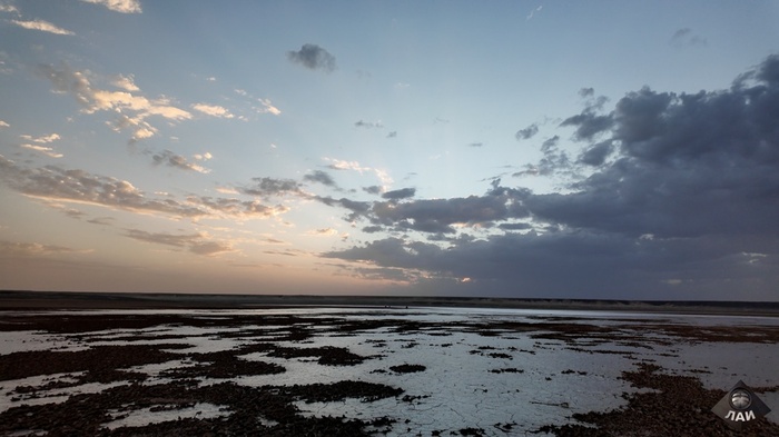 Среднее водное кольцо «Глаза Сахары» 21°06'18"N 11°25'28"W