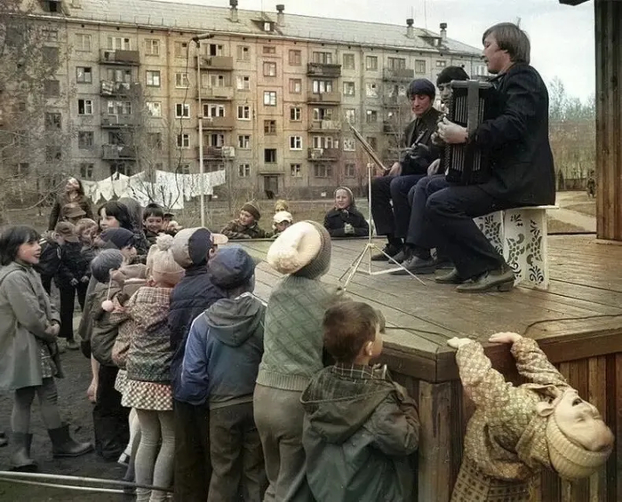 А у нас во дворе