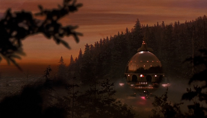 Версия 2002 - корабль уже сделан комп графикой + постобработка