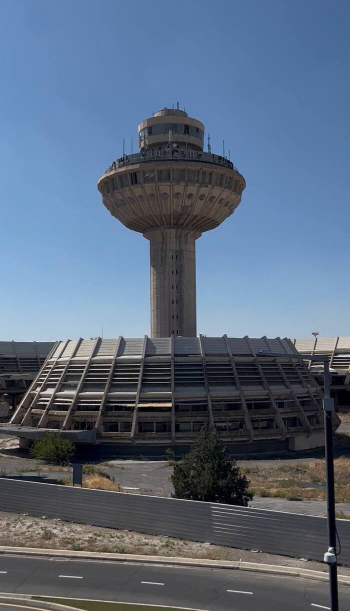 Аэропорт Звартноц