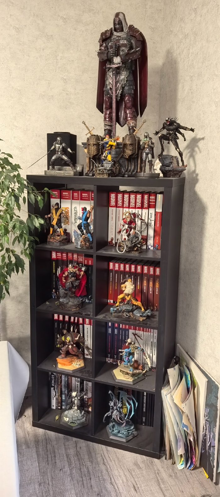 еще полочки с фигурками