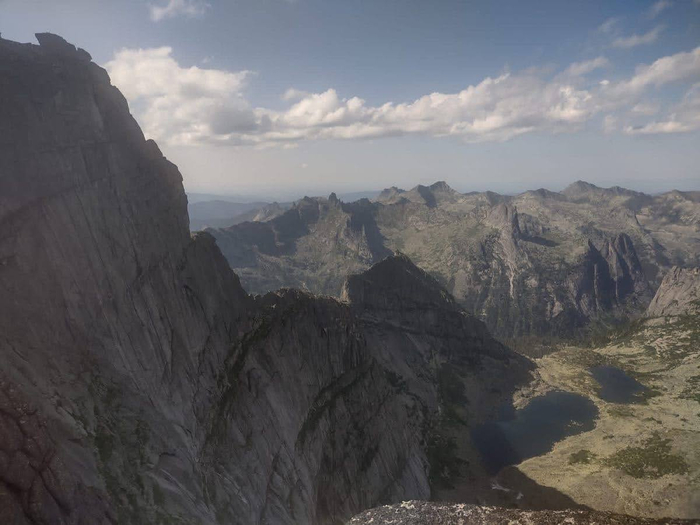 Вид с вершины пика Звездный. Ергаки