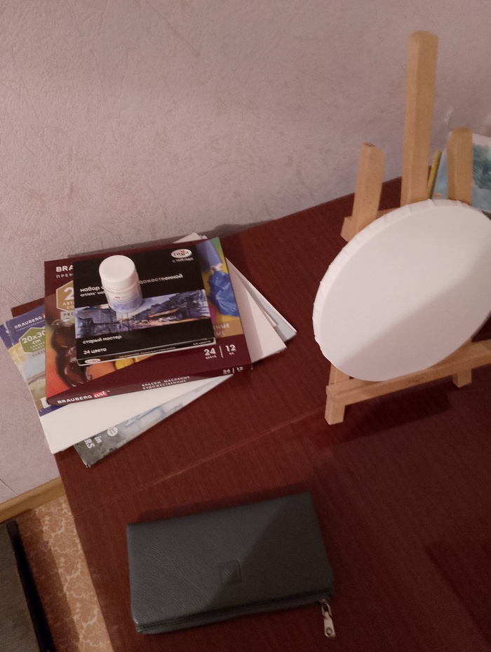 Нашел фото подарков дочкиных в тот день.