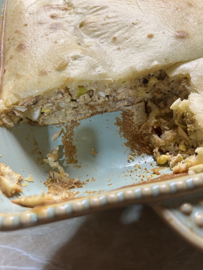 Заливной пирог с рыбой, яйцами и луком - быстрый