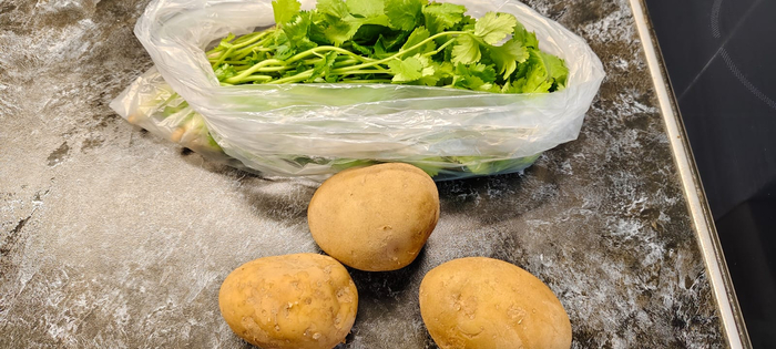 Ещё кинза и картофель в первый кадр не попали. Вот они!