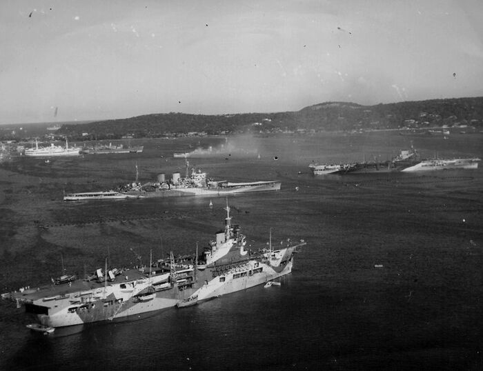  HMS Illustrious  HMS Unicorn,     HMS Renown  