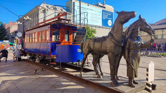 Памятник конке Санкт-Петербург, 6-я линия В.О. Фото с сайта <!--noindex--><a href="https://pikabu.ru/story/konnyiy_tramvay_chto_yeto_kogda_poyavilsya_i_chto_s_nim_sluchilos_13419951?u=https%3A%2F%2Ftrip-spb.ru%2Fpamyatnik-konke&t=https%3A%2F%2Ftrip-spb.ru%2Fpamyatnik-konke&h=2573d1924c64f348e8af72d9ccaf1cf729208904" title="https://trip-spb.ru/pamyatnik-konke" target="_blank" rel="nofollow noopener">https://trip-spb.ru/pamyatnik-konke</a><!--/noindex-->