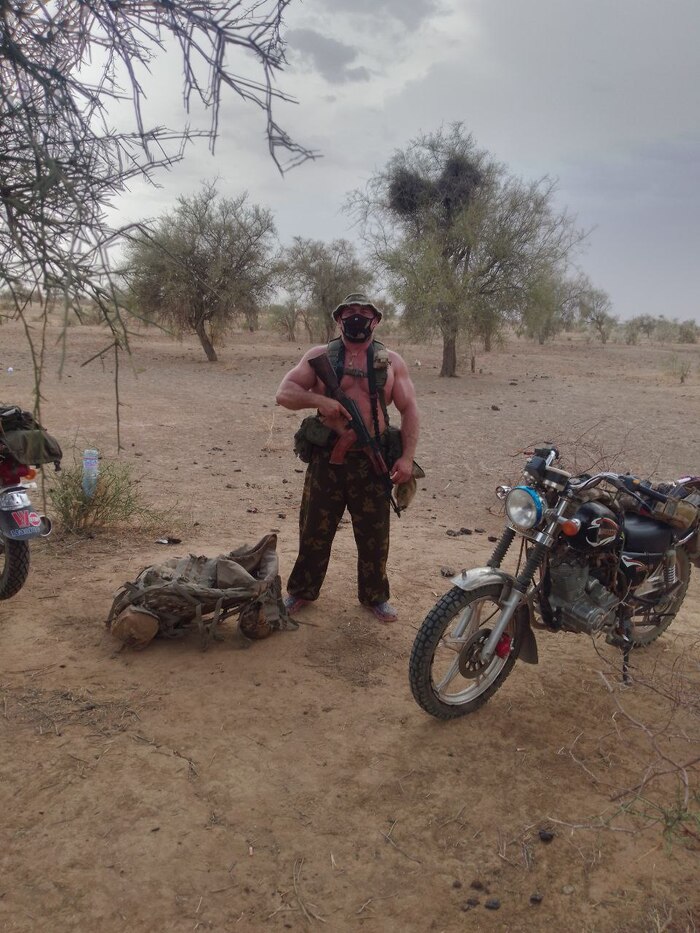 Служба в конторе. Африка.