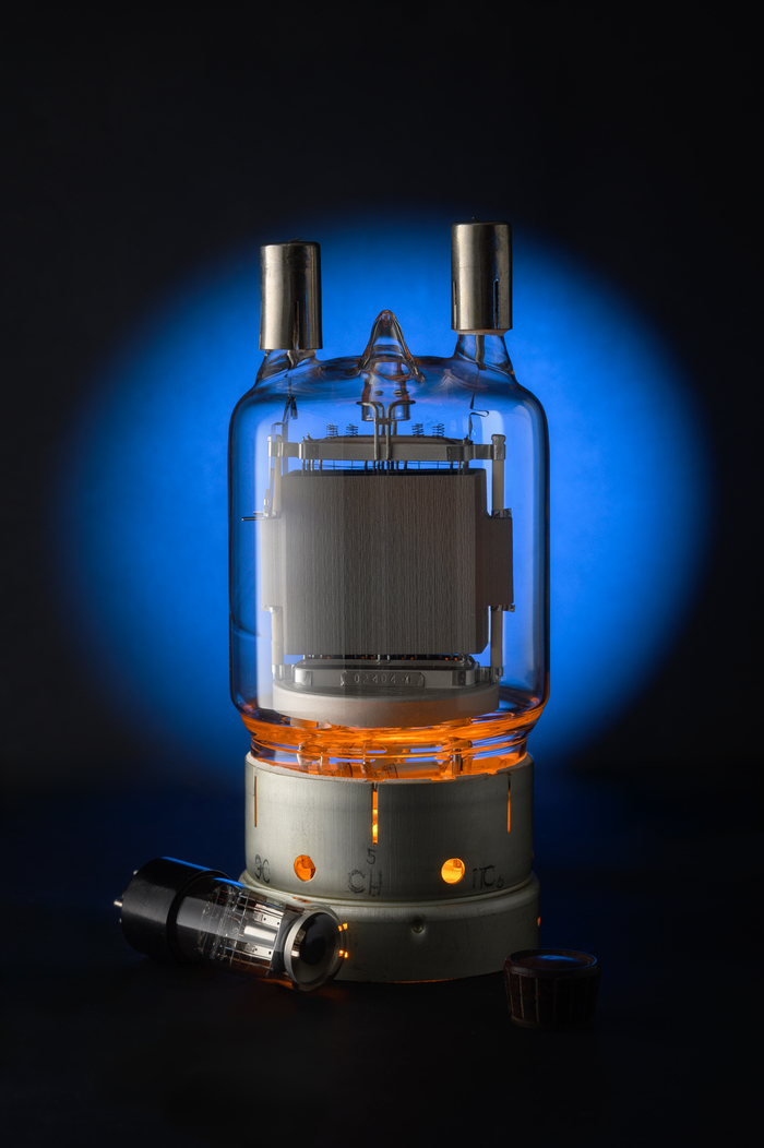 Коллега где-то нашел этого монстра. Не смог не сделать кадр :-)