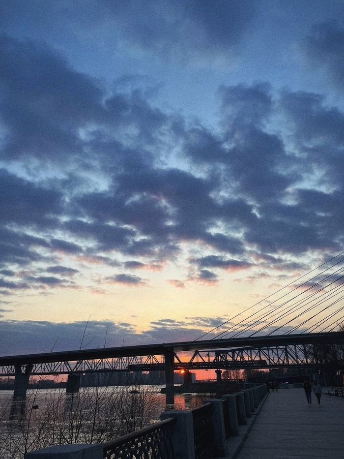 электричка пересекает реку Обь