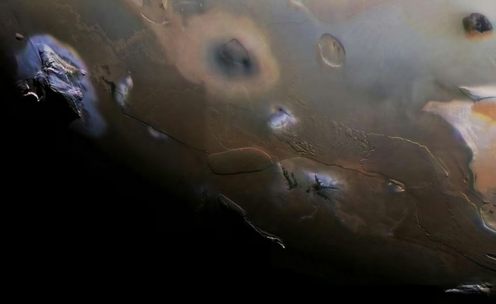 Поверхность спутника Ио / NASA.